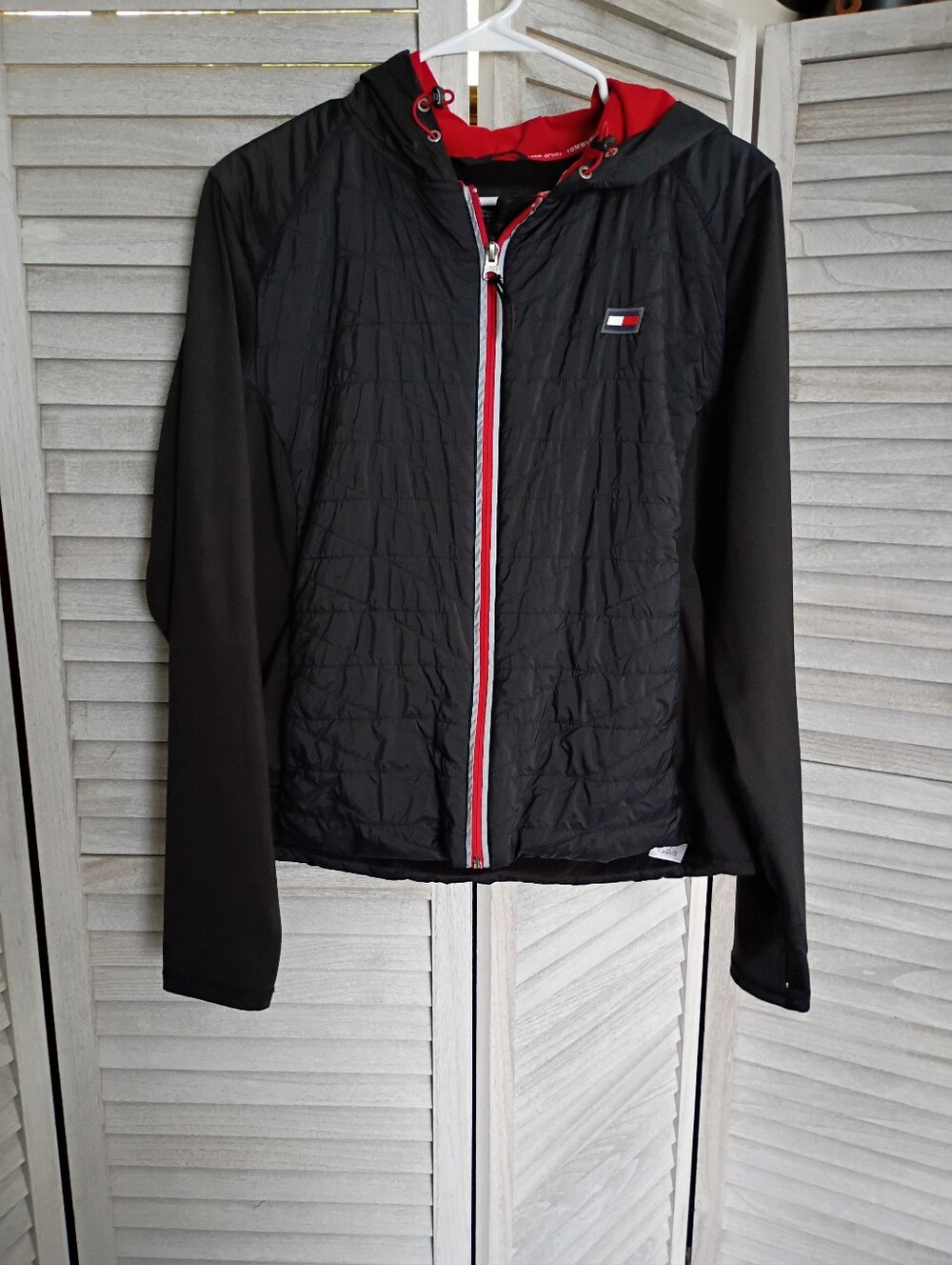 Tommy Hilfiger Women's Size XL Black Hooded Quilted Jacket with Red Trim NEW - Picture 1 of 8